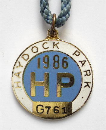 1986 Haydock Park racecourse horse racing club badge 