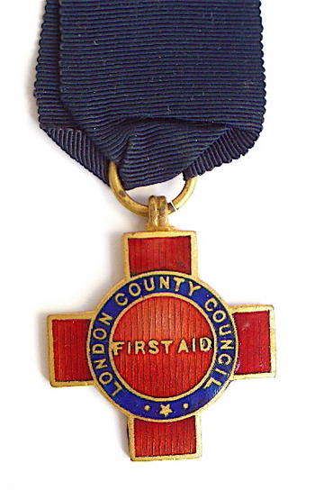 London County Council LCC first aid nurses badge
