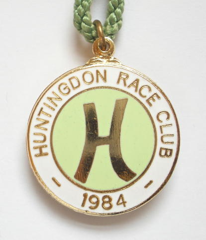 1984 Huntingdon horse racing club badge