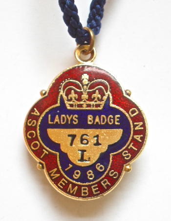 1986 Ascot horse racing club badge