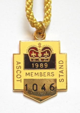 1989 Ascot horse racing club badge