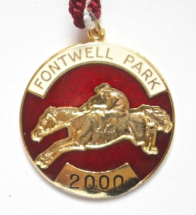 2000 Fontwell Park horse racing club badge
