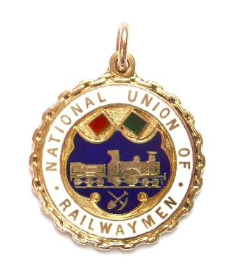 National Union of Railwaymen 9ct gold services rendered badge 1920