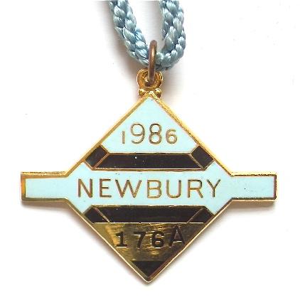 1986 Newbury horse racing club badge