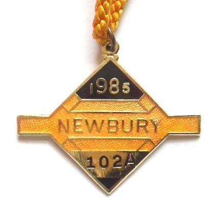 1985 Newbury Racecourse horse racing club badge