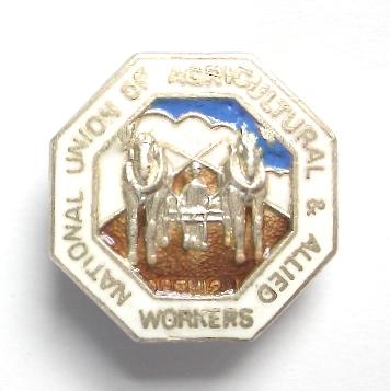 National Union of Agricultural & Allied Workers Chieveley 1975 badge