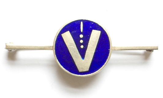 WW2 Churchills V for Victory morse code silver badge