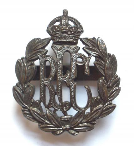 WW1 Royal Flying Corps officers service dress bronze cap badge