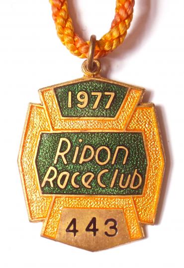 1977 Ripon horse racing club badge