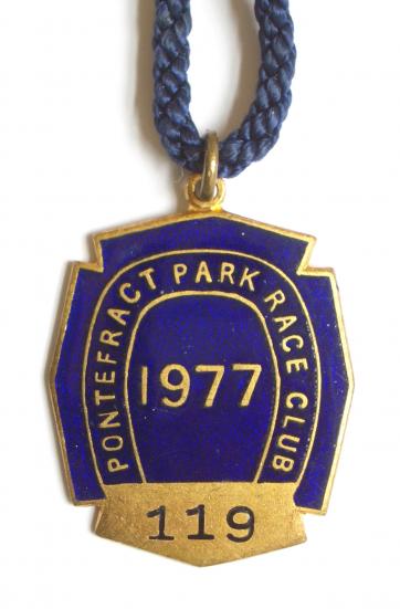 1977 Pontefract Park Racecourse horse racing club members badge