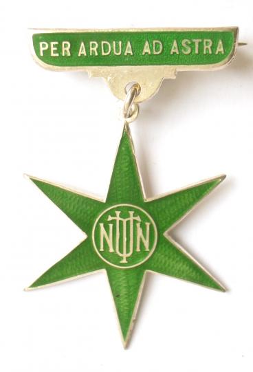 National Union of Trained Nurses 1913 hallmarked silver badge