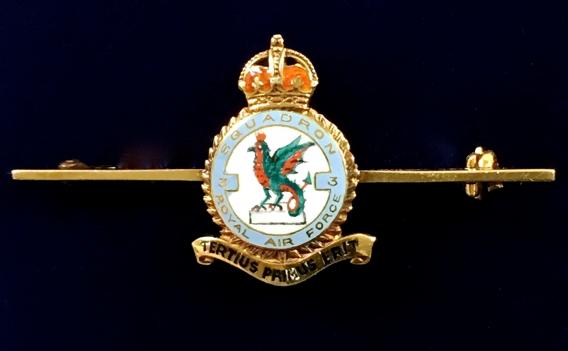 RAF No 3 Battle of Britain Squadron 9 ct gold Royal Air Force badge