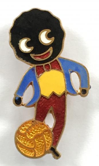 Robertsons 1970s Golly Footballer badge by Fattorini
