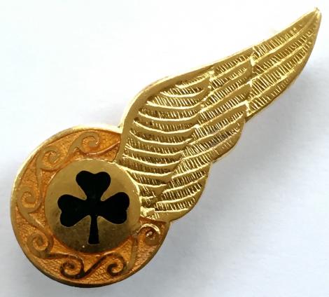 Aer Lingus Irish Airline gilt brevet wing air stewardess hat badge