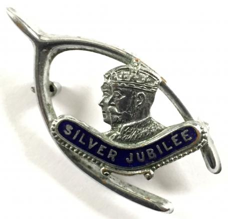 King George V and Queen Mary 1935 Silver Jubilee lucky wishbone badge