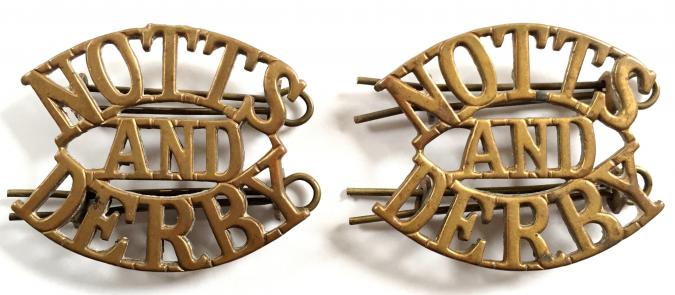 c. WW1 Notts and Derby matching pair of brass shoulder titles