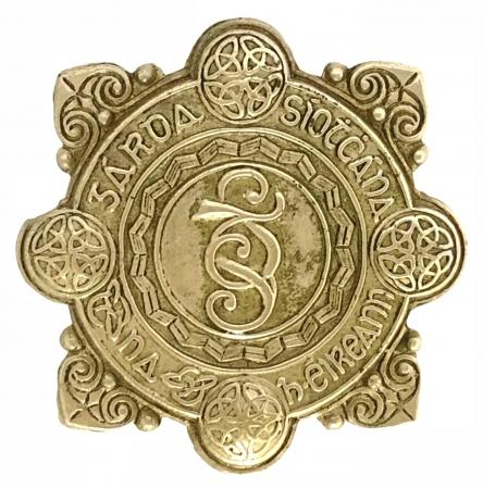 Garda Síochána na hÉireann police force of Ireland cap badge