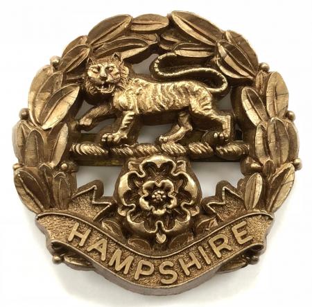 WW2 Hampshire Regiment plastic economy issue cap badge