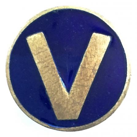 WW2 Winston Churchill V For Victory patriotic home front badge.