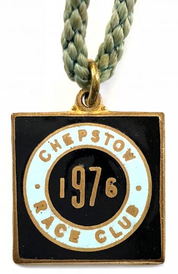 1976 Chepstow Race Club horse racing badge
