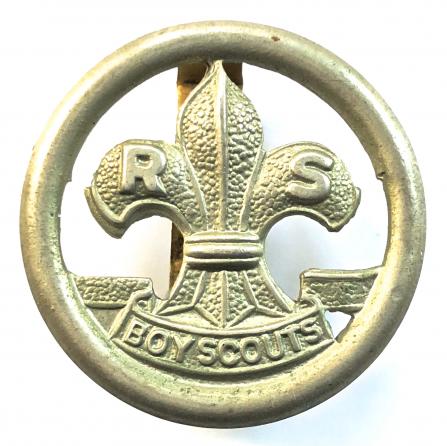 Rover Scouts green beret hat badge.