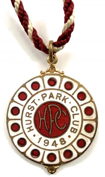 1948 Hurst Park Racecourse horse racing club badge No 370.