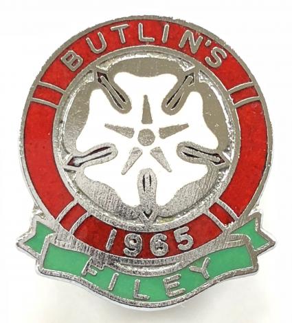 Butlins 1965 Filey Holiday Camp Yorkshire Rose badge.