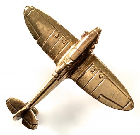 Supermarine Spitfire 1970 gold commemorative aircraft badge Franklin Mint