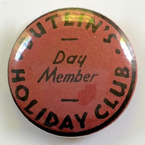Butlins Holiday Club day member pink tin button badge