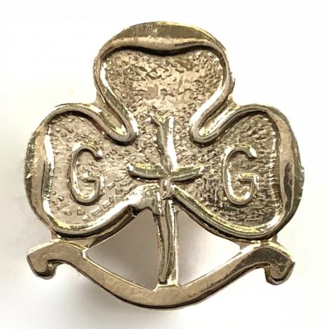 Girl Guides Commissioners 1980 hallmarked silver promise badge