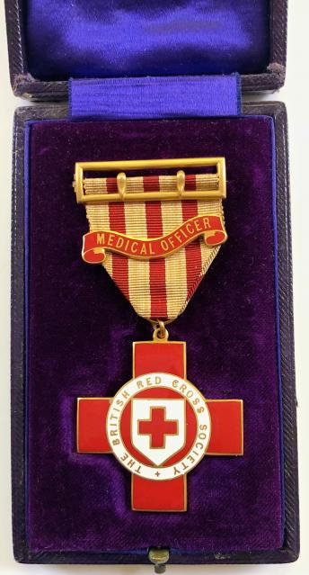 British Red Cross Society 1915 Medical Officer technical badge 9 carat gold.