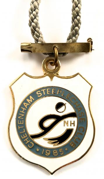 Cheltenham Steeplechase 1985 horse racing club badge