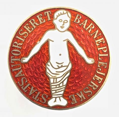 Statsautoriseret Barneplejerske State Authorised Child Nurse silver badge Danish