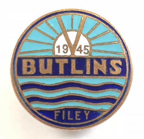 Butlins 1945 Filey Holiday Camp rising sun V for Victory badge