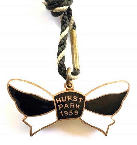 1959 Hurst Park horse race badge