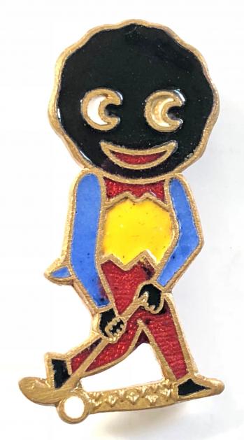 Robertsons 1970s Golly hockey player advertising badge Gomm