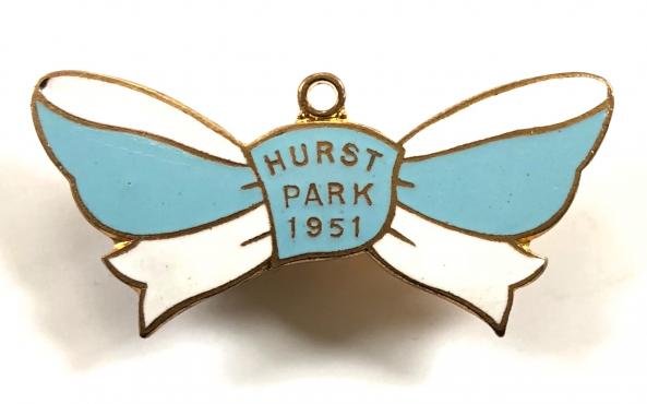 1951 Hurst Park horse racing badge