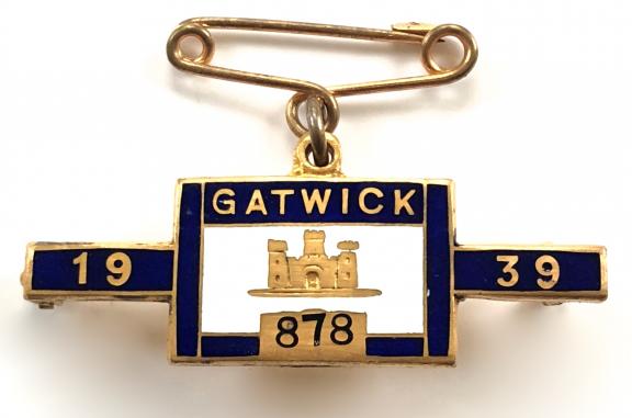 1939 Gatwick Races horse racing badge Racecourse