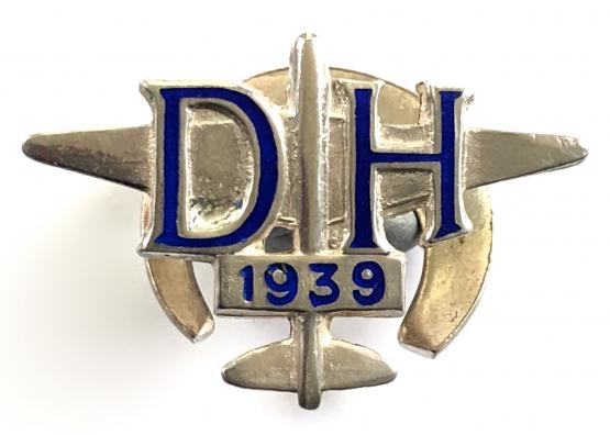 De Havilland Aircraft Company production workers silver badge dated 1939