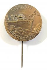 Royal Navy HMS Vindictive Day 10th May 1918 memorial pin badge Zeebrugge Raid