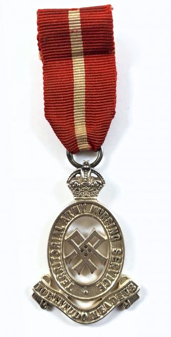 Territorial Army Nursing Service TANS tippet badge circa 1921-1950