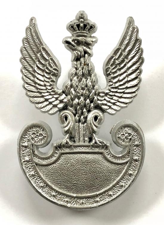 WW2 Polish Army plastic economy issue cap badge
