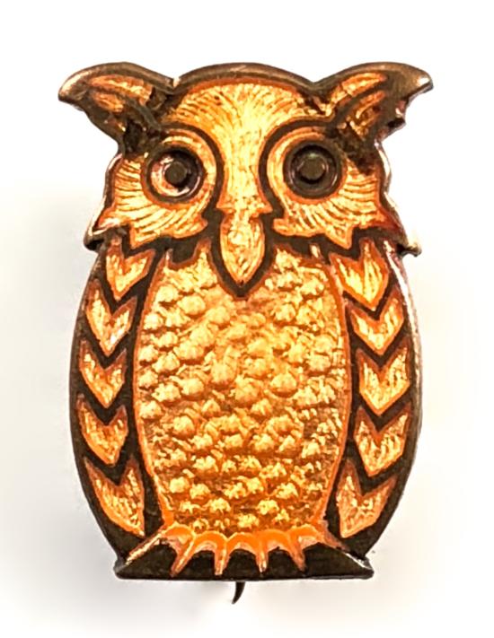 Girl Guides Tawny Owl assistant leader yellow enamel badge