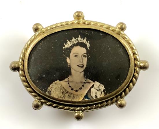 Coronation of Queen Elizabeth II 1953 souvenir pin badge