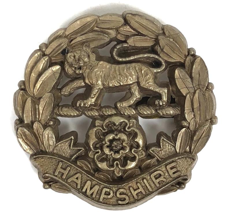 WW2 Hampshire Regiment plastic economy issue cap badge ONE BLADE ONLY