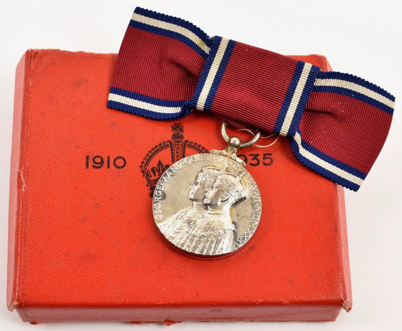 King George V & Queen Mary 1935 Silver Jubilee Medal in box of issue