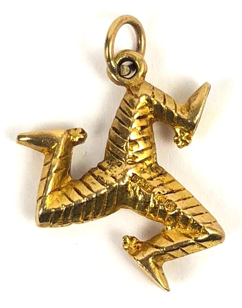 Triskelion Isle of Man badge symbol 1963 hallmarked 9ct gold charm