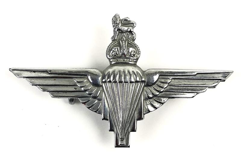 WW2 Parachute Regiment beret badge non-voided crown