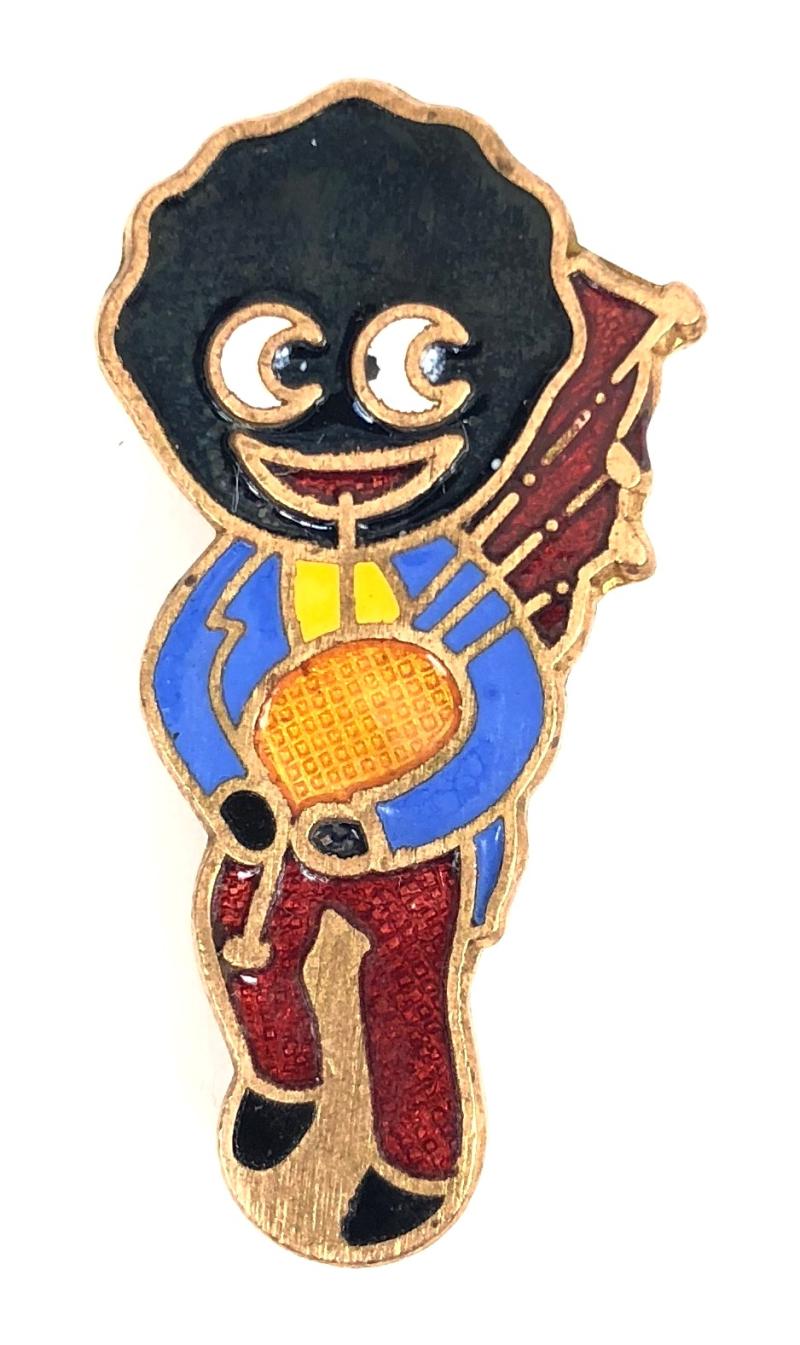 Robertsons 1970s Golly bagpiper advertising badge variant no maker