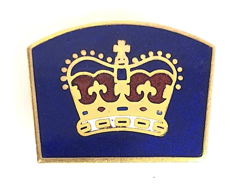 Girl Guides 1968 Queen's Guide gilt and enamel badge by Butler